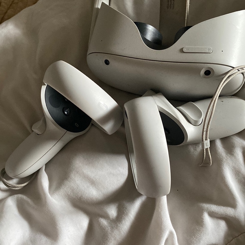 Hello I’m selling The oculus